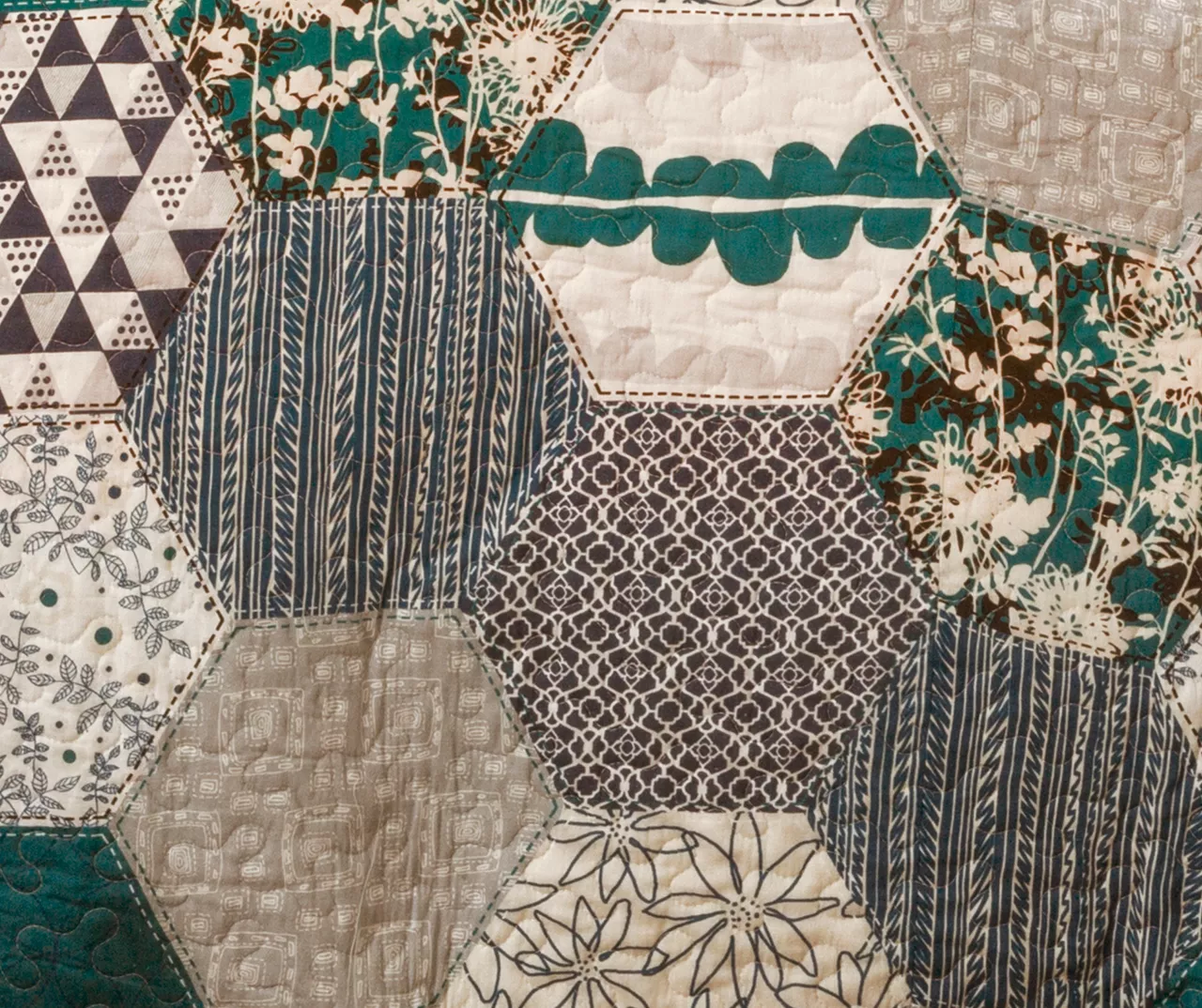 Briley Geometric Hexagon Reversible 3-Piece Quilt Set 12 Briley Geometric Hexagon Reversible 3-Piece Quilt Set - Image 10