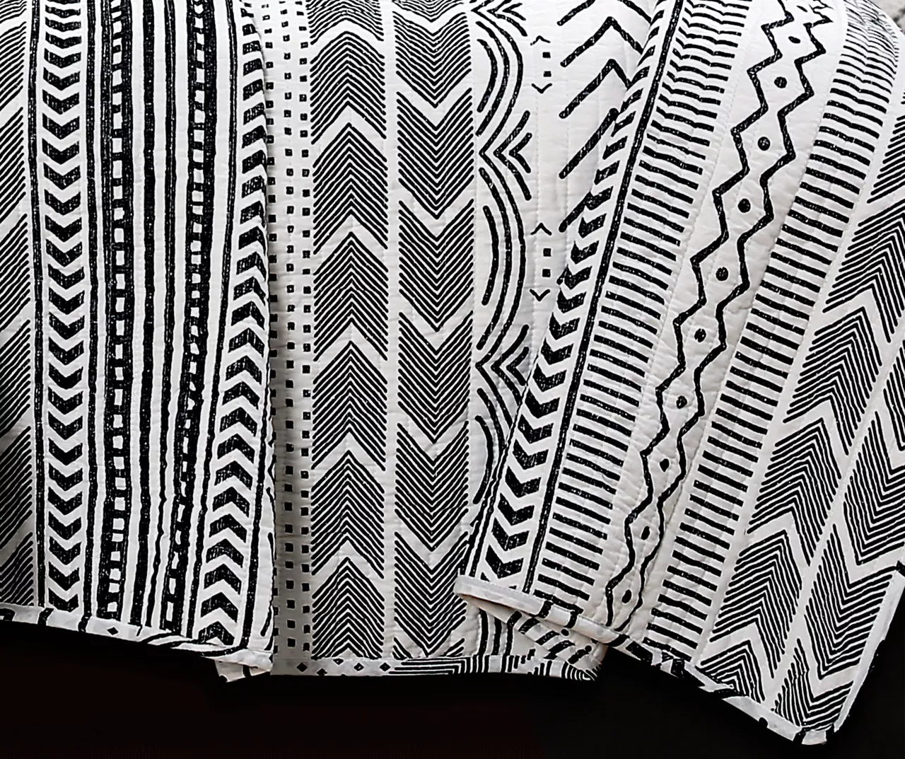 Hygge Black & White Geometric Reversible Full/Queen 3-Piece Quilt Set 6 Hygge Black & White Geometric Reversible Full/Queen 3-Piece Quilt Set - Image 4