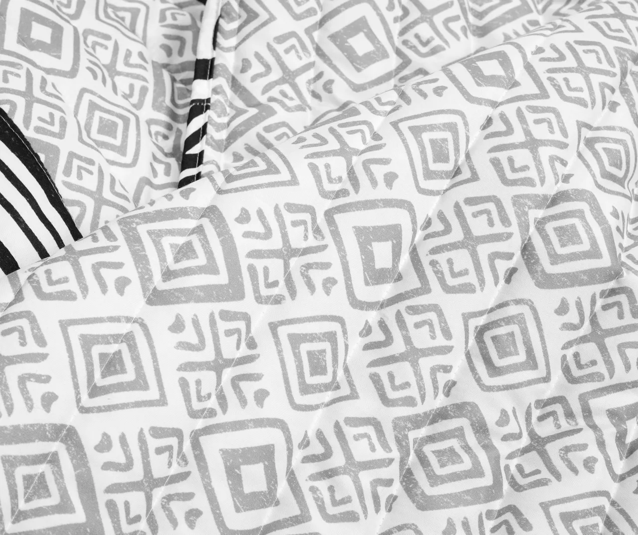 Lush Decor Black & White Animal Print Pattern Block Reversible Quilt Set 7 Lush Decor Black & White Animal Print Pattern Block Reversible Quilt Set - Image 5